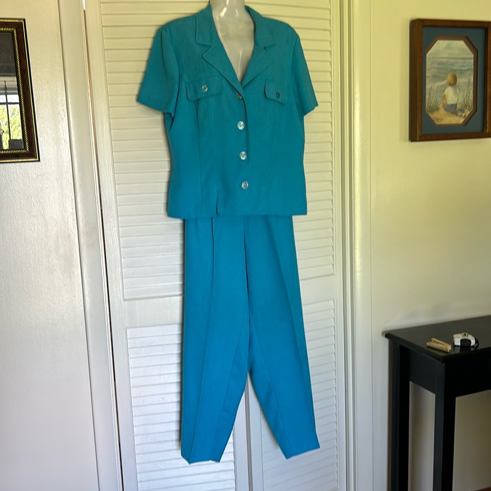 Vintage Women’s Plaza South Aqua 2 piece pantsuit size 10